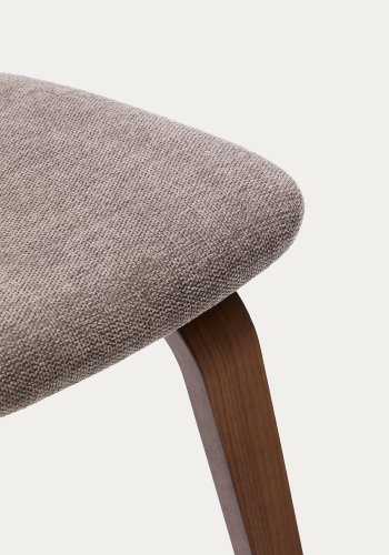 KAVE HOME Gena spisebordsstol - beige chenille stof og brun valnddefinér