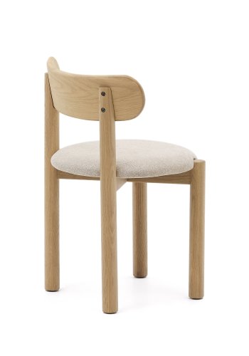 KAVE HOME Nebai stol i beige chenille med massiv egetr struktur og naturlig finish FSC MIX C