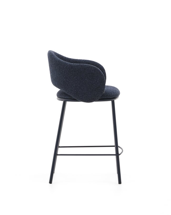 KAVE HOME Maina skammel i bl chenille og stlben med bl finish FSC Mix Credit 65 cm