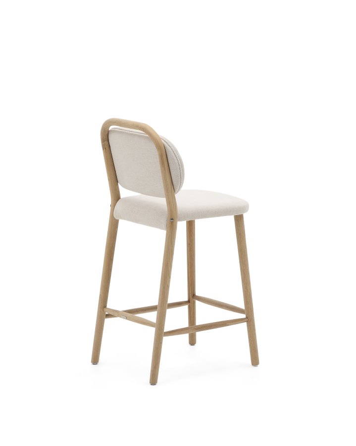 KAVE HOME Helda skammel i beige chenille og massivt egetr FSC Mix Credit 65 cm