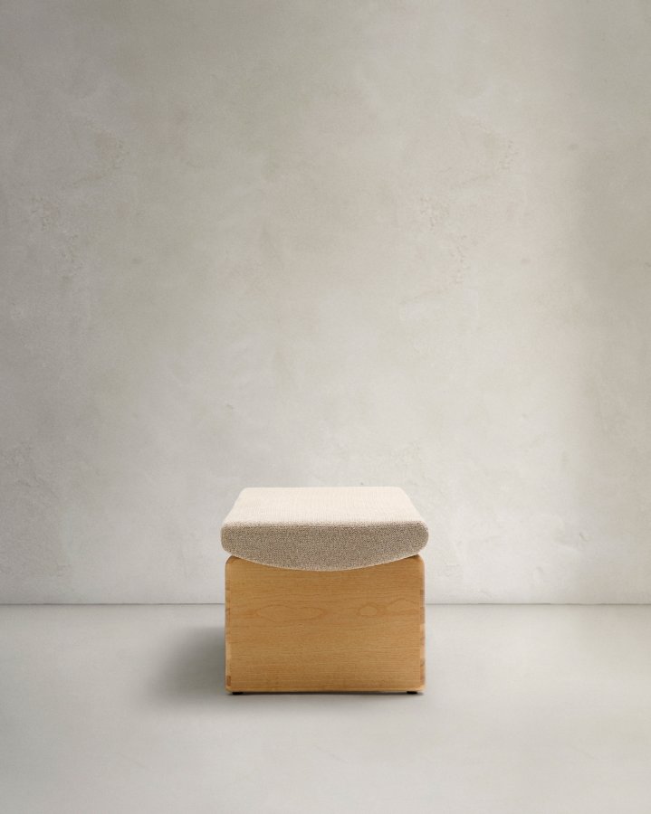 KAVE HOME Topaz bnk i beige chenille og FSC 100% massivt asketr i naturlig finish, 150 cm