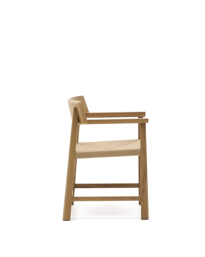 KAVE HOME Idun stol lavet af FSC 100% massivt egetr med naturlig tone finish og snoresde