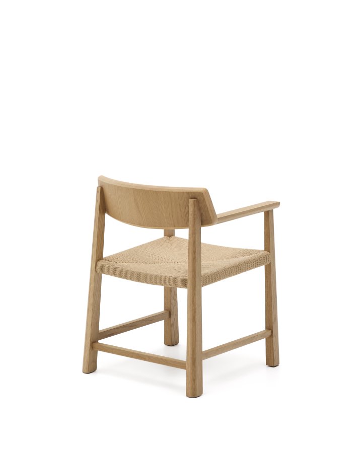 KAVE HOME Idun stol lavet af FSC 100% massivt egetr med naturlig tone finish og snoresde