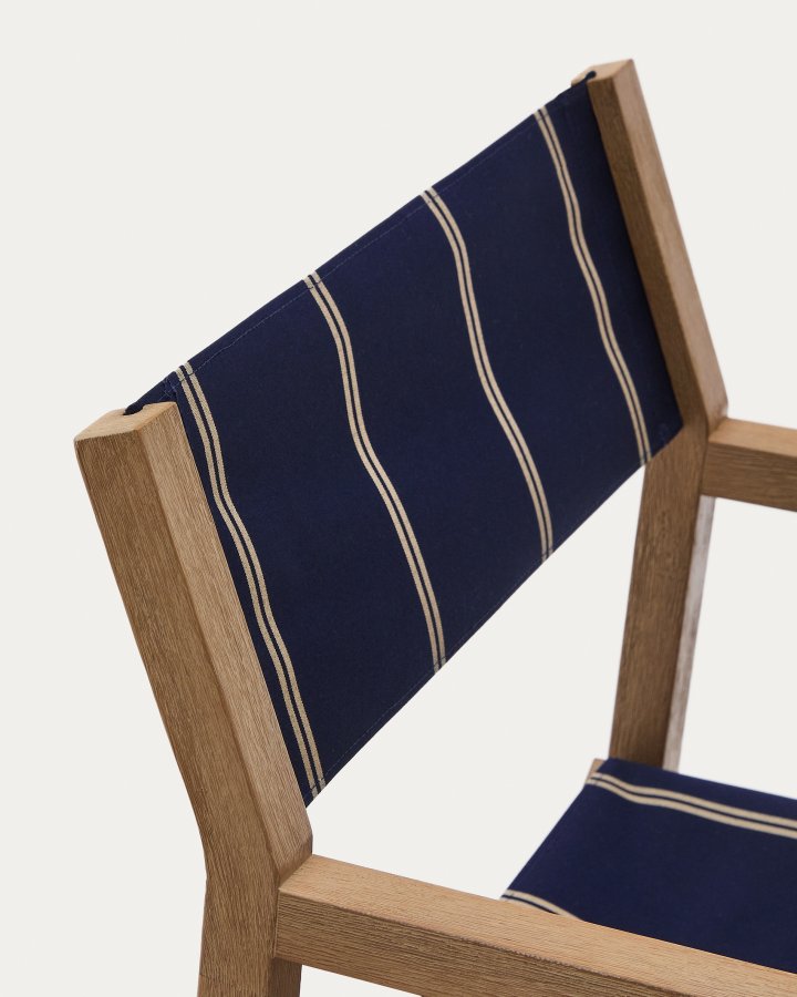 KAVE HOME Vilara bl og beige stribet udendrs klapstol lavet af FSC 100% massivt akacietr