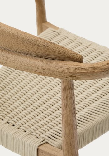KAVE HOME Nina stabelbar stol lavet af FSC 100% massivt akacietr og ecru rebsnor
