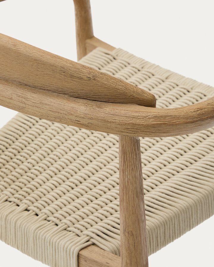 KAVE HOME Nina stabelbar stol lavet af FSC 100% massivt akacietr og ecru rebsnor