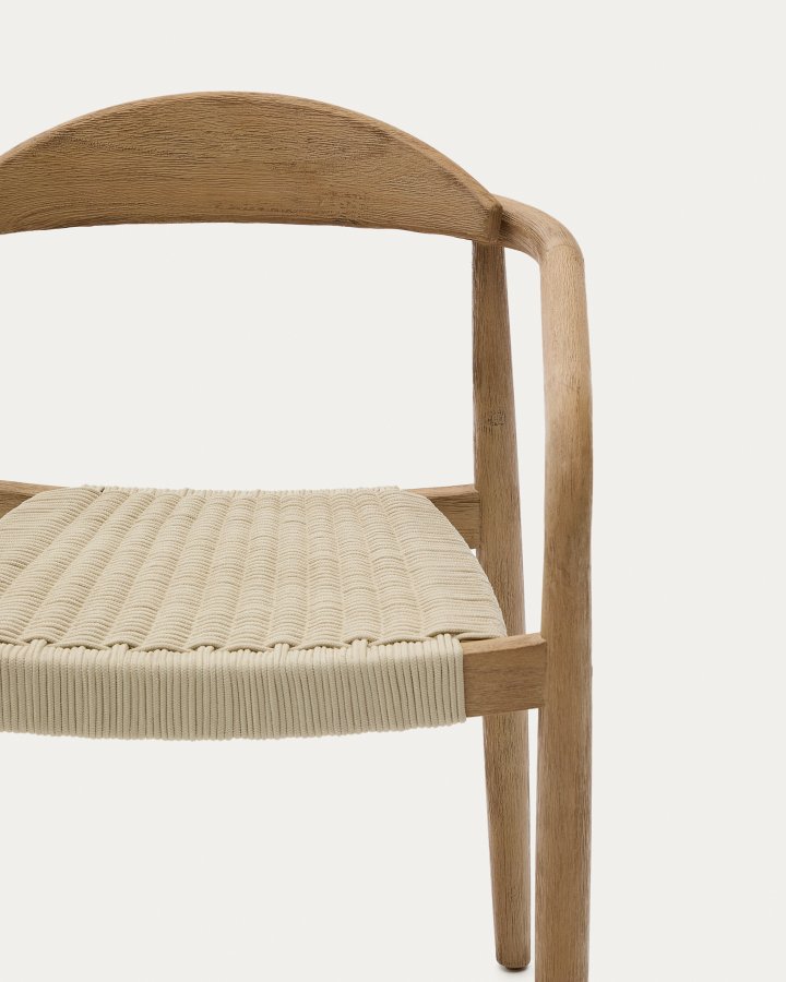 KAVE HOME Nina stabelbar stol lavet af FSC 100% massivt akacietr og ecru rebsnor