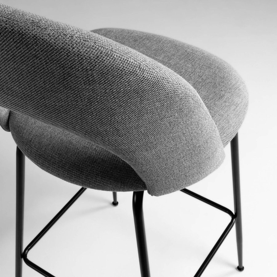 KAVE HOME Mahalia barstol, m. rygln og fodsttte - lysegr stof og sort metal