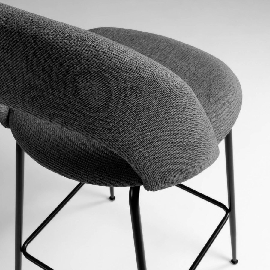 KAVE HOME Mahalia barstol, m. rygln og fodsttte - mrkegr stof og sort metal