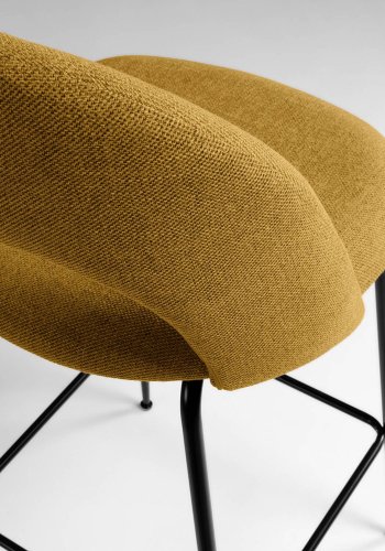 KAVE HOME Mahalia barstol, m. rygln og fodsttte - sennepsgul stof og sort metal