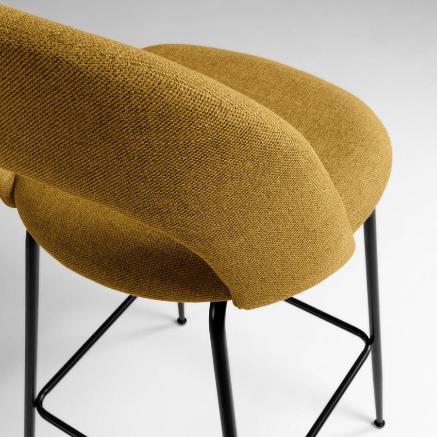 KAVE HOME Mahalia barstol, m. rygln og fodsttte - sennepsgul stof og sort metal