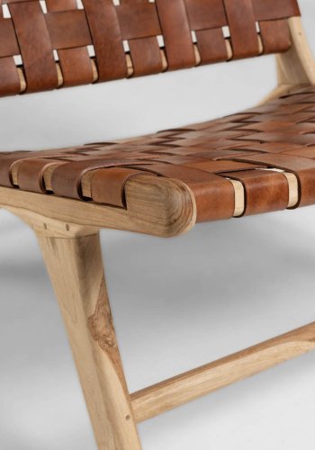 KAVE HOME Calixta loungestol, u. armln - brunt hndflettet lder og natur teaktr