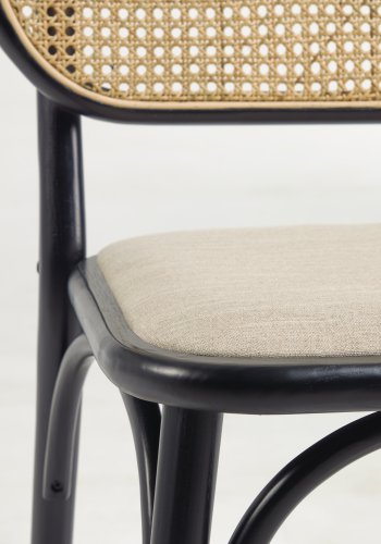 KAVE HOME Doriane spisebordsstol - rattan, stof og sort elmetr