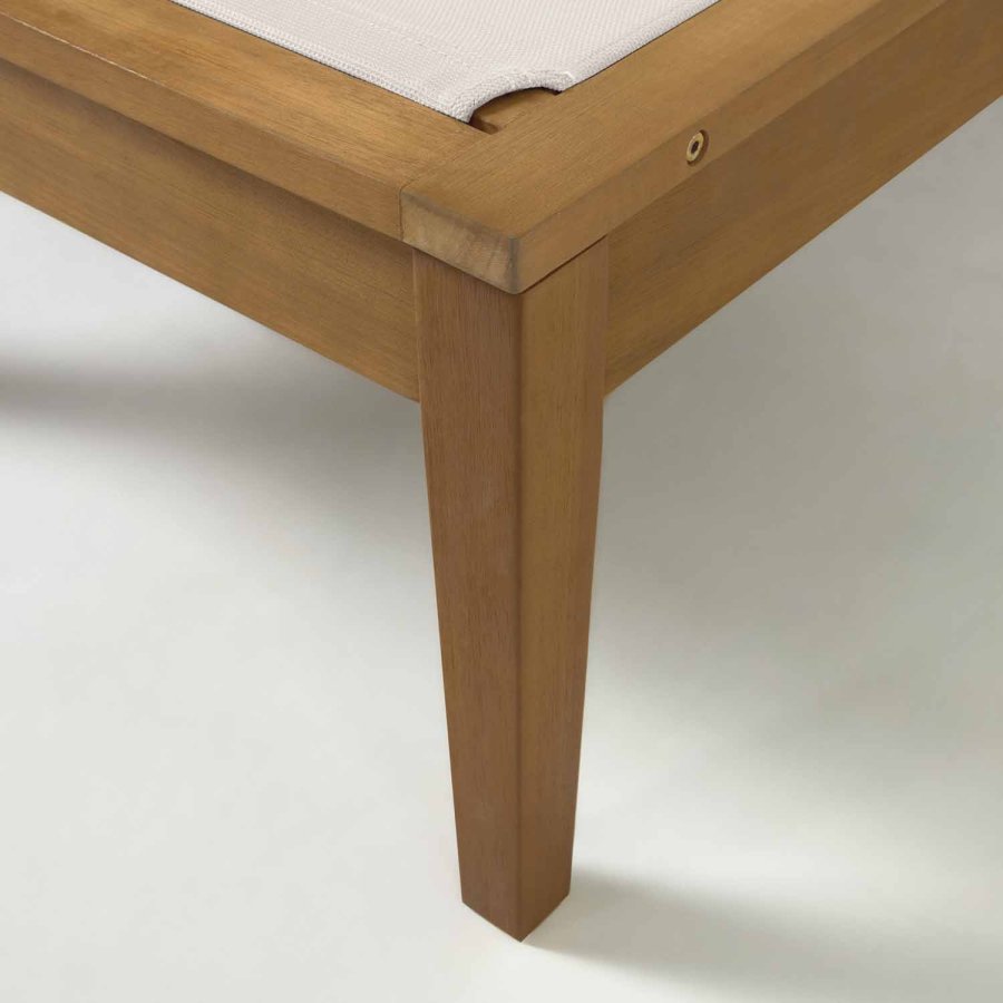 KAVE HOME Caterin liggestol - massivt eukalyptus tr og beige mesh stof