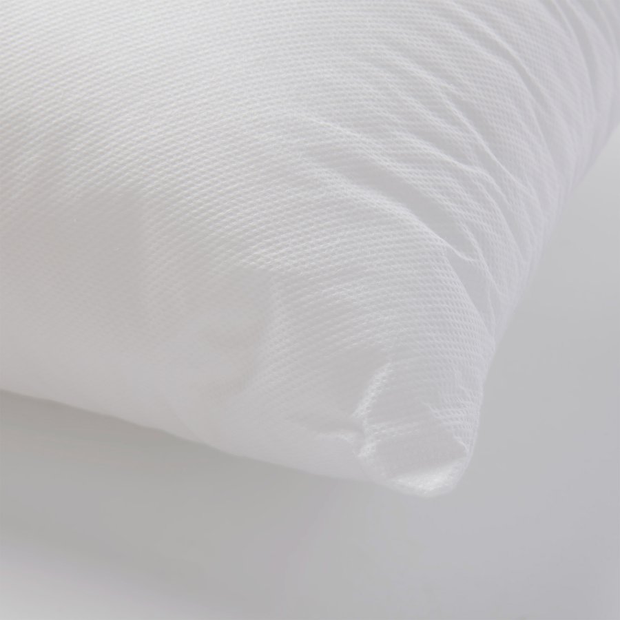 KAVE HOME Fluff fyldpude - hvid stof i genbrugsfibre og polyesterfiber (50x50)