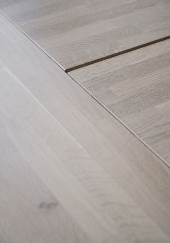 ROWICO Carradale spisebord, m. udtrk - hvidvasket eg og sort metal (170x100)