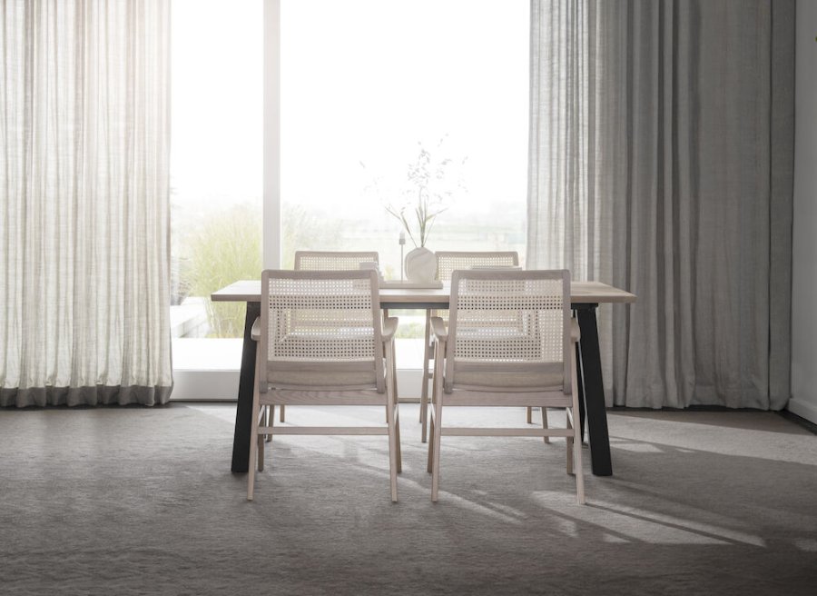 ROWICO Carradale spisebord, m. udtrk - hvidvasket eg og sort metal (170x100)