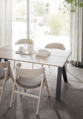 ROWICO Carradale spisebord, m. udtrk - hvidvasket eg og sort metal (170x100)