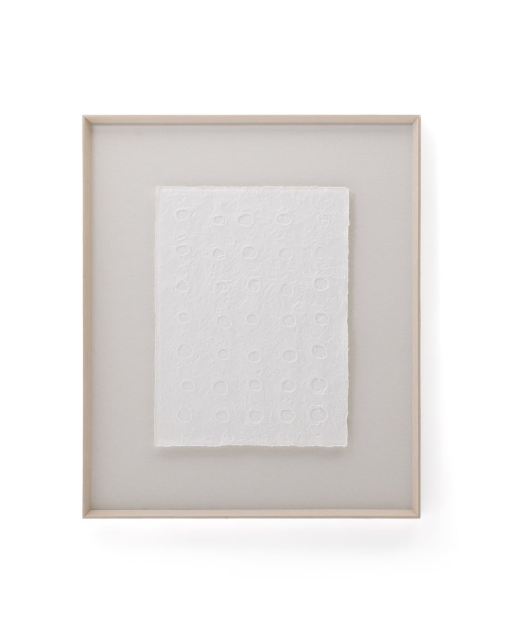 KAVE HOME Olvin abstrakt billede p hvidt genbrugspapir med hndlavede relieffer 103,6 x 123,6 cm