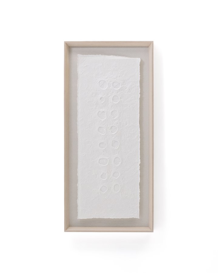 KAVE HOME Olvin abstrakt billede p hvidt genbrugspapir med hndlavede relieffer 43,6 x 93,6 cm