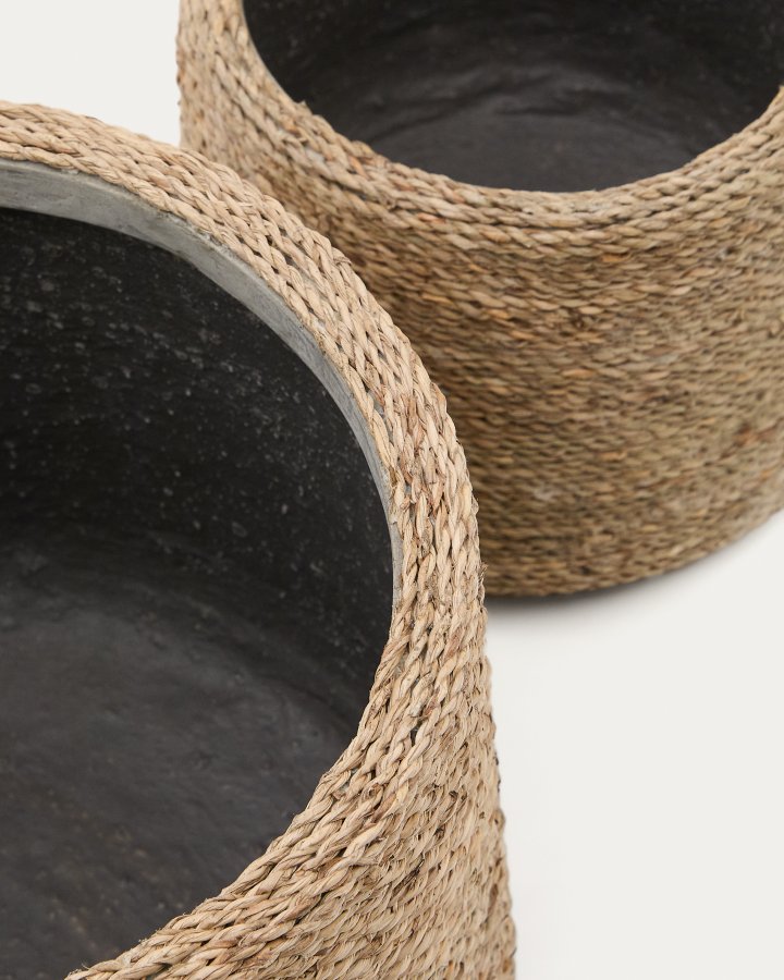 KAVE HOME Sigal st med 2 cementplantepotter i naturlig finish, 24 cm / 31 cm