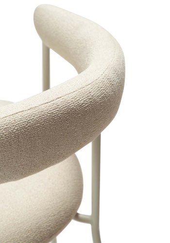 DAN-FORM Plenti lnestol - benhvid bouclé stof og benhvid stl