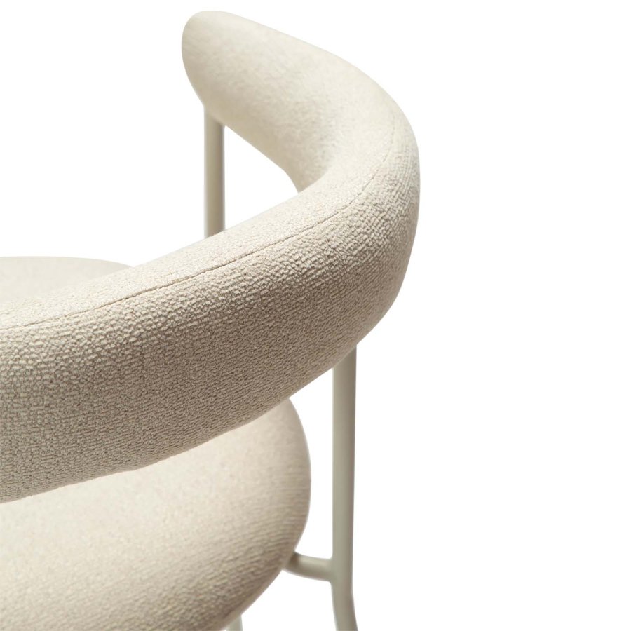 DAN-FORM Plenti lnestol - benhvid bouclé stof og benhvid stl