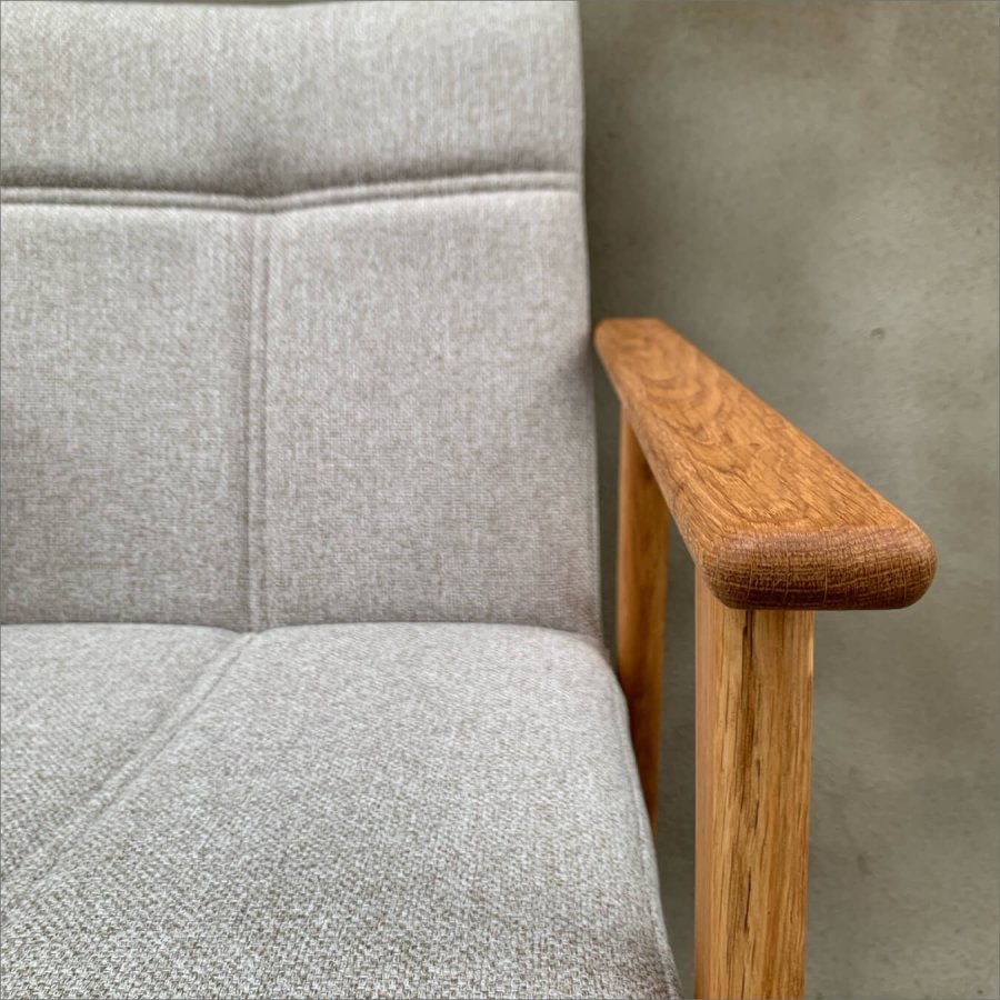 NocNoi Ven spisebordsstol med armln, stof og massivt egetr - Olieret