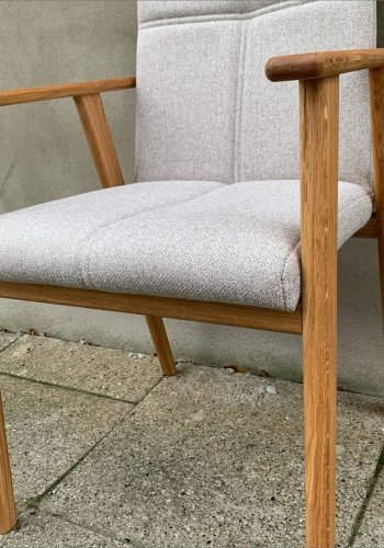 NocNoi Ven spisebordsstol med armln, stof og massivt egetr - Olieret