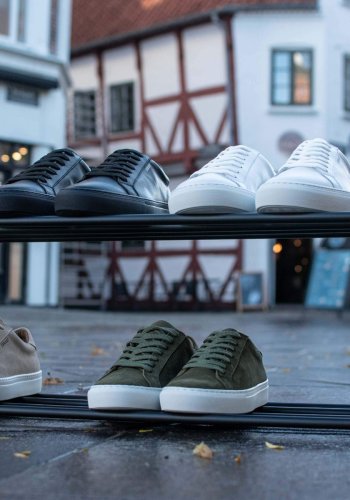 KARE DESIGN Walk Big skohylde - messing og sort metal, m. 3 hylder