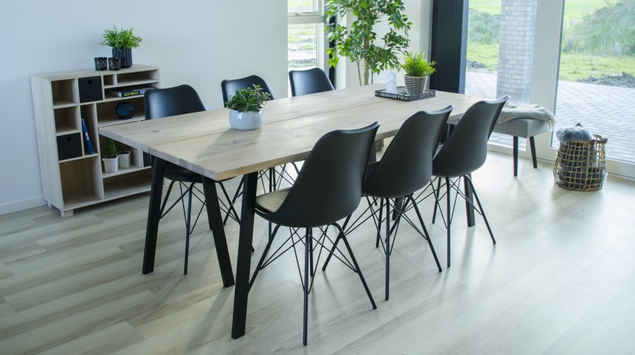 HOUSE NORDIC Oslo spisebordsstol - sort kunstlder og plastik m. sorte stlben