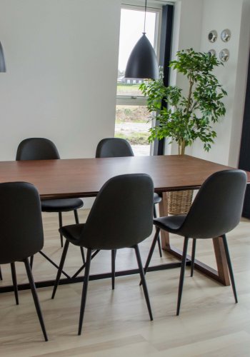 HOUSE NORDIC Stockholm spisebordsstol - sort kunstlder m. sorte stlben