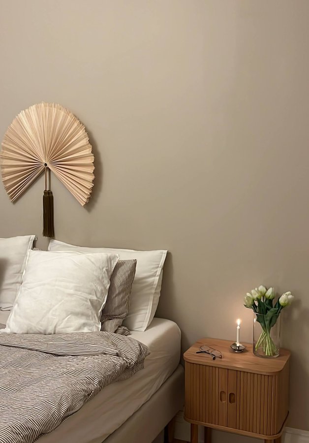 ACT NORDIC Langley sengebord, m. lamelfront, og 2 skydelger - natur egefinér og eg (45x30x60)