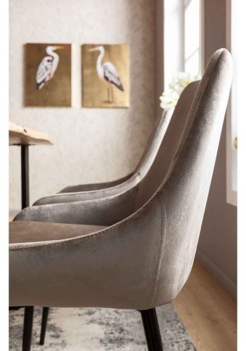 KARE DESIGN East Side spisebordsstol - skinnende sandfarvet stof og sort pulverlakeret stl