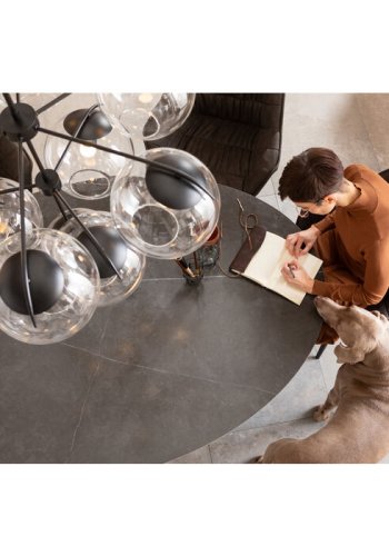 KARE DESIGN Grande Possibilita spisebord, oval - keramik dolomit og sort aluminium (180x200) 