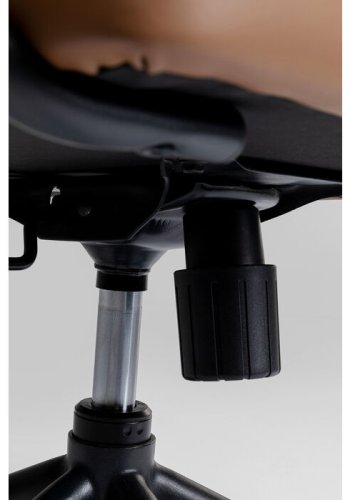 KARE DESIGN Charles kontorstol, m. armln, vippefunktion - brun polyurethanbelagt stof og sort stl