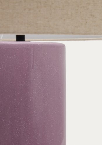 KAVE HOME Tonerisk keramisk bordlampe med lilla finish og bomuld
