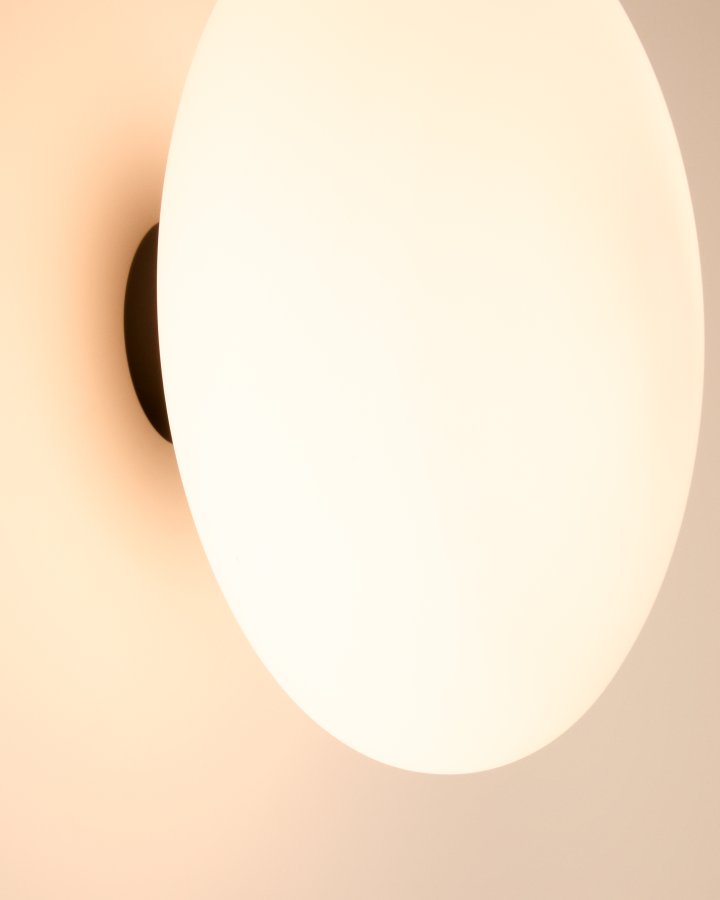 KAVE HOME Bamila vglampe i rget glas og sort metal 25cm