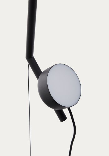 KAVE HOME Orey sort metal lampestander med multi-position spotlight