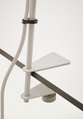 KAVE HOME Jula skrivebordslampe med klemme i grt metal