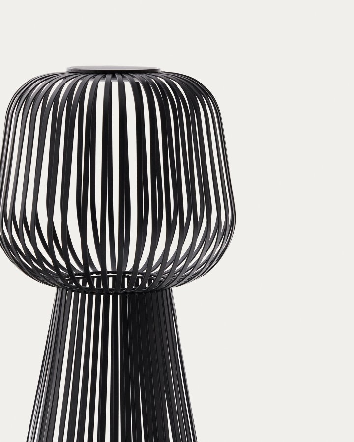 KAVE HOME Reiba solcellegulvlampe i sort metal