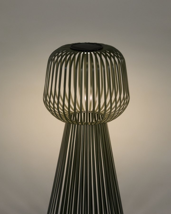KAVE HOME Reiba grn metal solcellegulvlampe