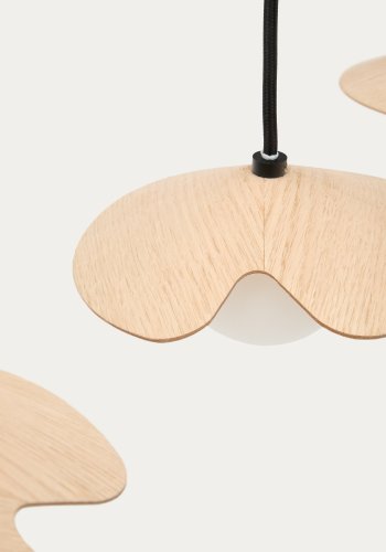  KAVE HOME Wilara loftslampe i egetrsfiner med 3 hvide rgglaskugler