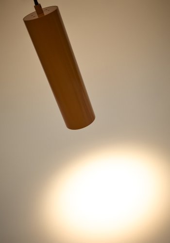 KAVE HOME Andia loftslampe i aluminium med terracotta malet finish