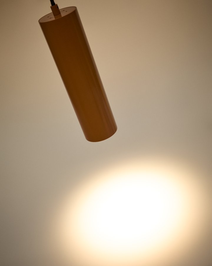 KAVE HOME Andia loftslampe i aluminium med terracotta malet finish
