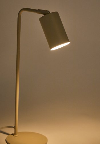 KAVE HOME Manie skrivebordslampe i metal med beige struktureret finish