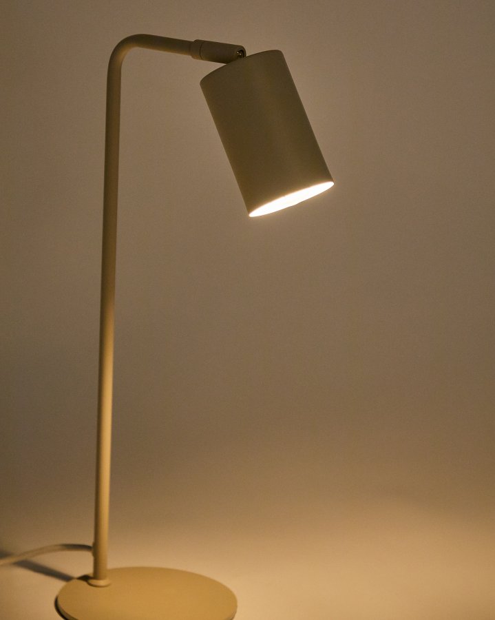 KAVE HOME Manie skrivebordslampe i metal med beige struktureret finish
