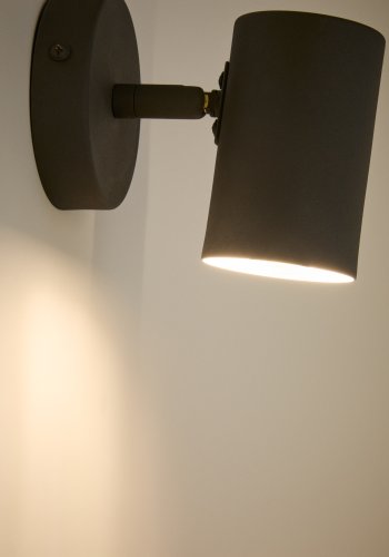 KAVE HOME Manie vgmonteret metallampe med sort stbejernseffekt finish