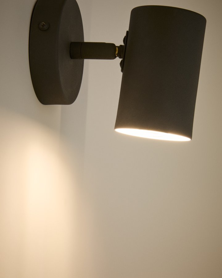 KAVE HOME Manie vgmonteret metallampe med sort stbejernseffekt finish