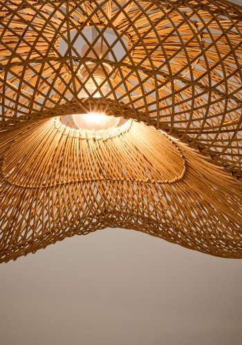 KAVE HOME Isora loftlampeskrm i rattan med naturlig finish 81 x 56 cm